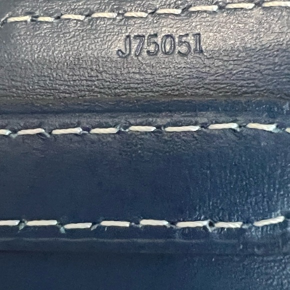 Louis Vuitton Denim Bandolier Strap. 35” long. Impossible to find! - Picture 16 of 16